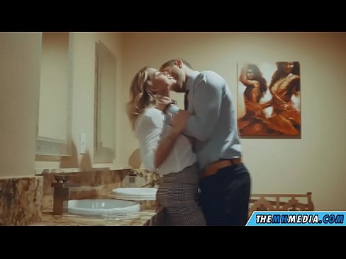 ❤️ Uma blonde obugaxayo ekuyenga endlini yangasese yomphakathi Izocansi ezinhle ku-porn zu.pornplaybb.ru ❌️